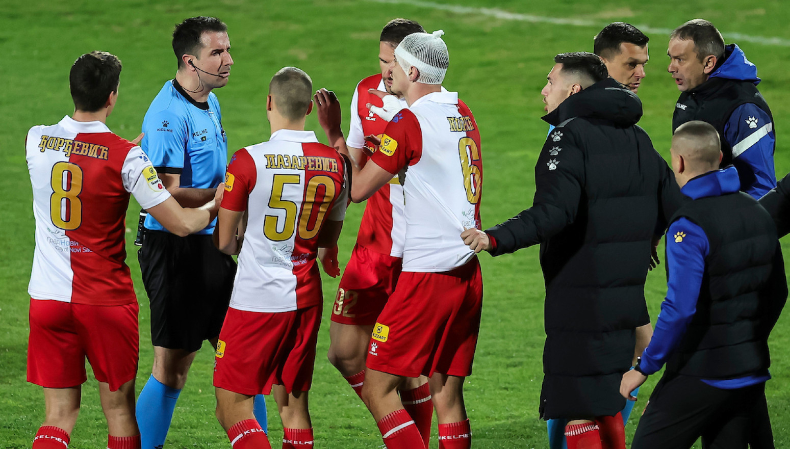 Incidenti na "Karađorđu" – fudbaleri Vojvodine napali sudiju posle meča
