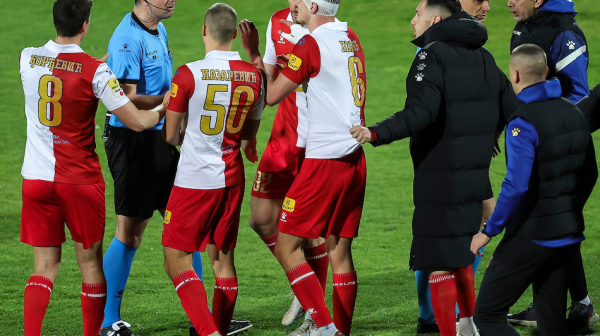 Incidenti na "Karađorđu" – fudbaleri Vojvodine napali sudiju posle meča