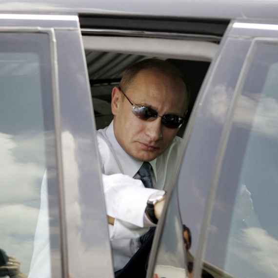 Neviđen stepen bezbednosti oko Putina, Iz Kremlja procurilo šta ruski predsednik nosi VIDEO