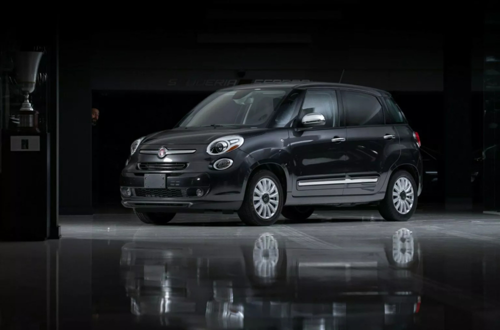 Na prodaju poseban Fiat 500L – papa se lično vozio u njemu FOTO/VIDEO