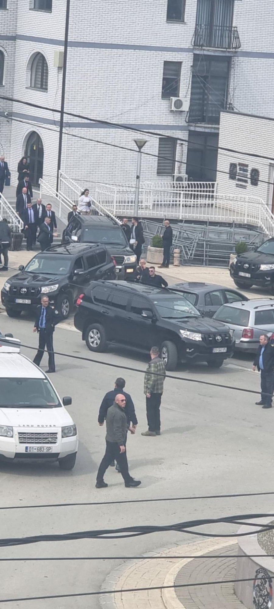 Nova provokacija i podizanje tenzija: Kurti od jutros vršlja po severu FOTO