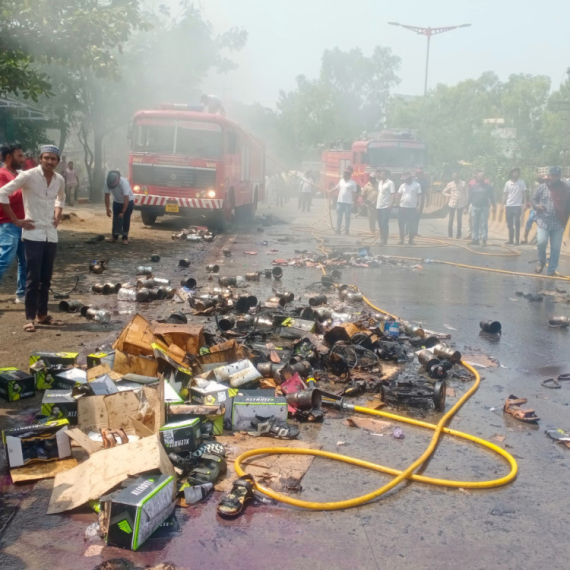 Eksplozija u Indiji: Najmanje 5 osoba poginulo, desetak zarobljeno VIDEO