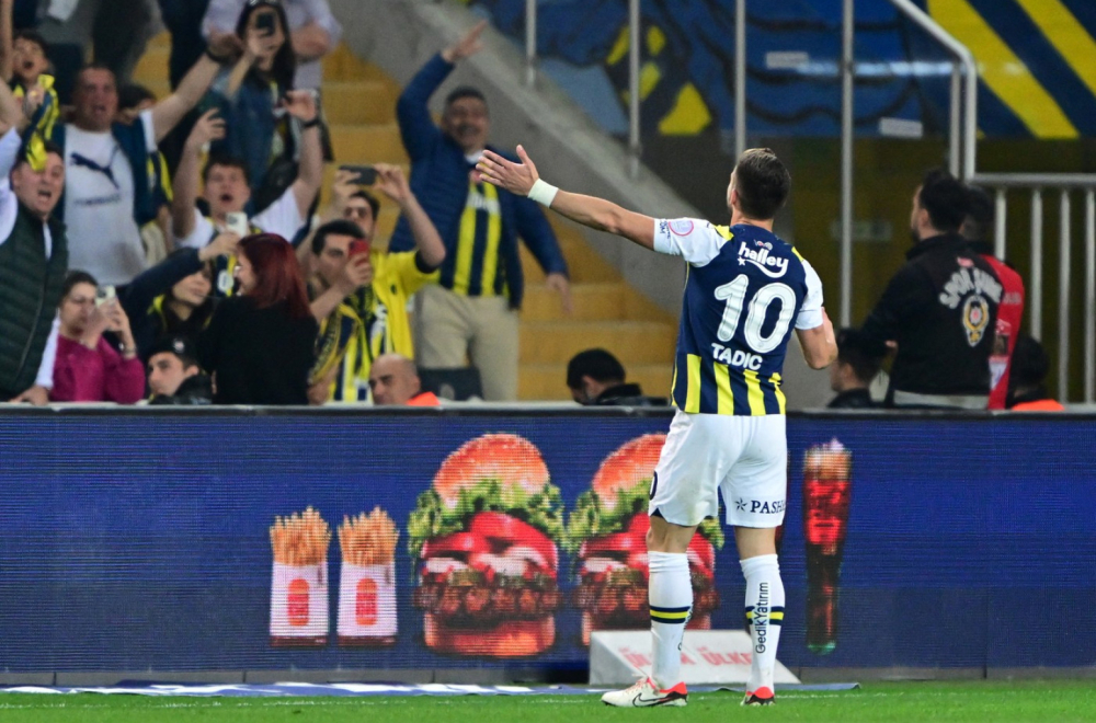 Bomba Dušana Tadića sa pola terena! VIDEO