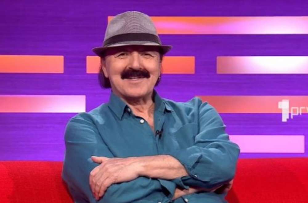 "Šta ljude briga": Haris Džinović oštro odgovorio na pitanje o razvodu, pa zapevao