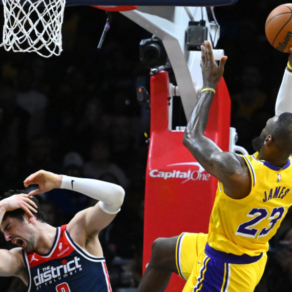 Tristan "patosirao" Dejvisa, Lebron laktom izbacio Avdiju iz stroja