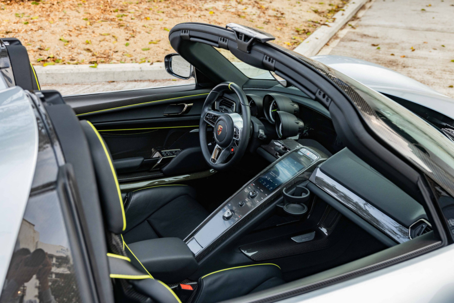 Kolekcionari u niskom startu: Deset godina star Porsche 918 Spyder sa nula kilometara FOTO