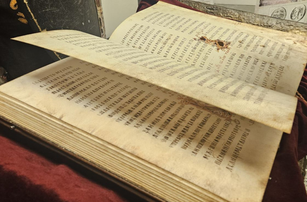 Miroslavljevog jevanđelja završilo na kamionu za otpad: Sveštenik ga branio sopstvenim telom FOTO