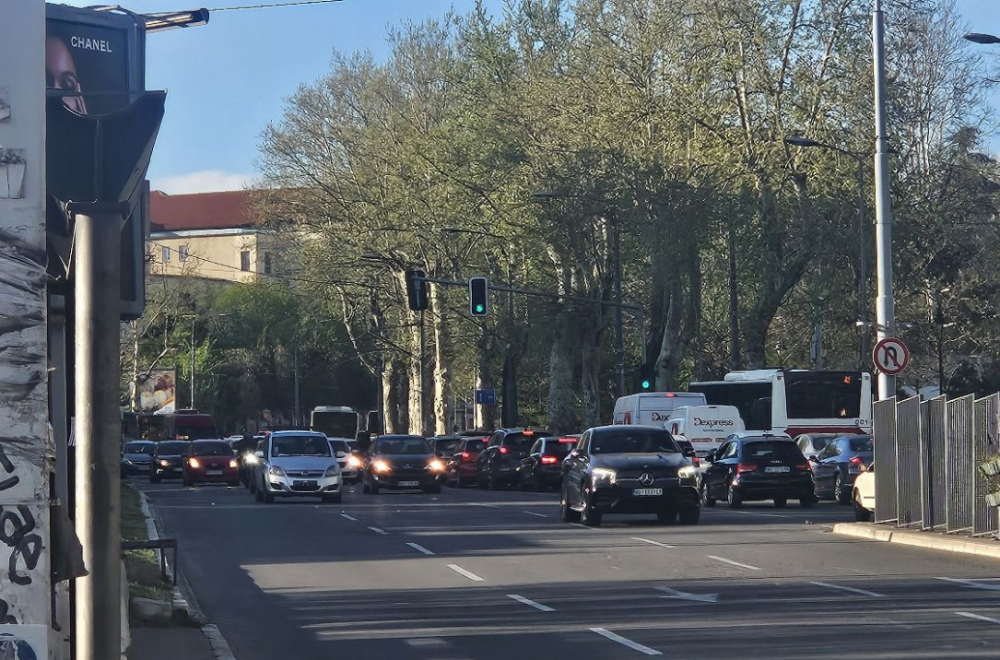 Saobraćajni kolaps: Oboren motociklista kod Hrama FOTO