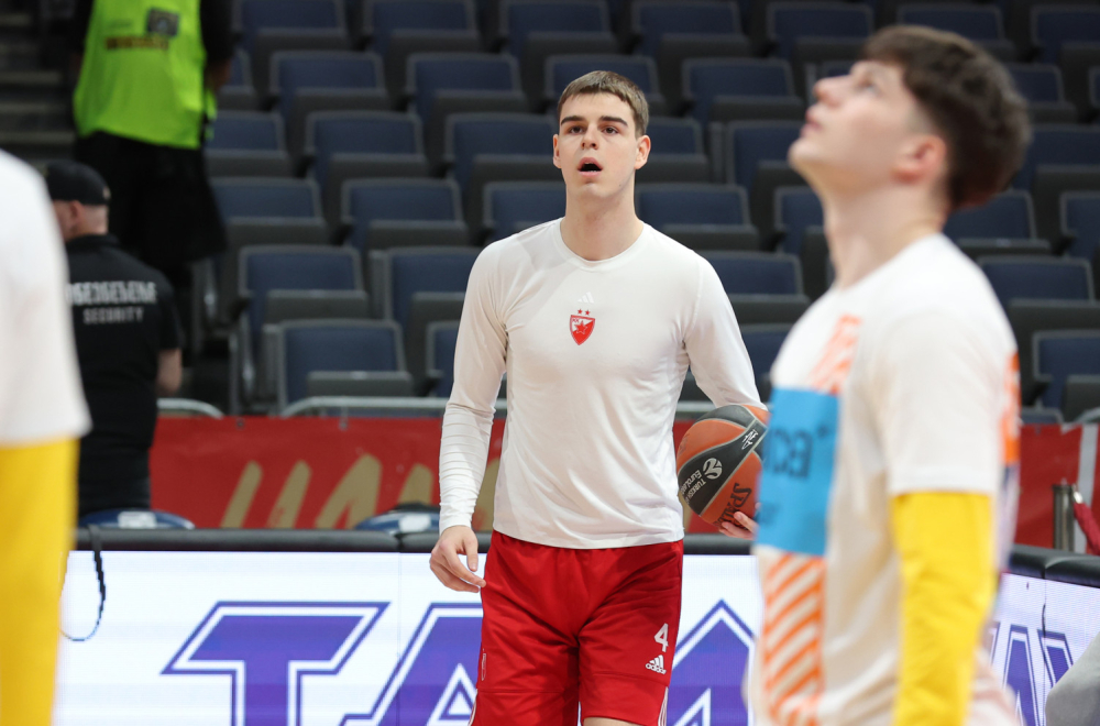 Nikola Topić na zagrevanju u Areni VIDEO