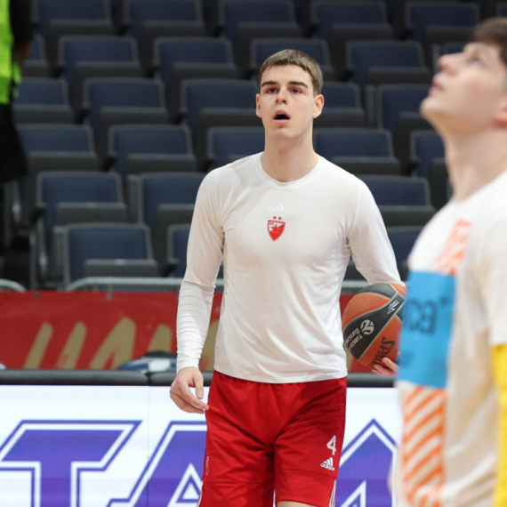 Nikola Topić na zagrevanju u Areni VIDEO