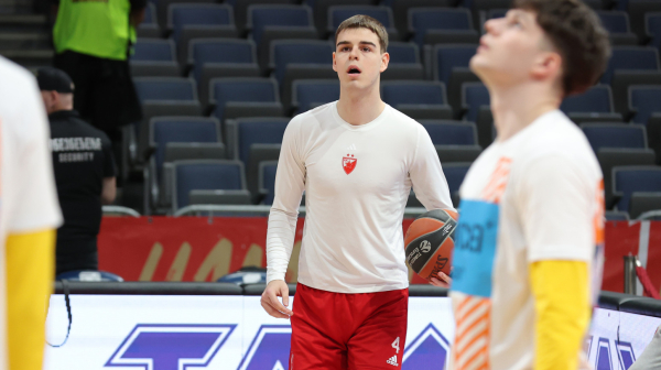 Nikola Topić na zagrevanju u Areni VIDEO