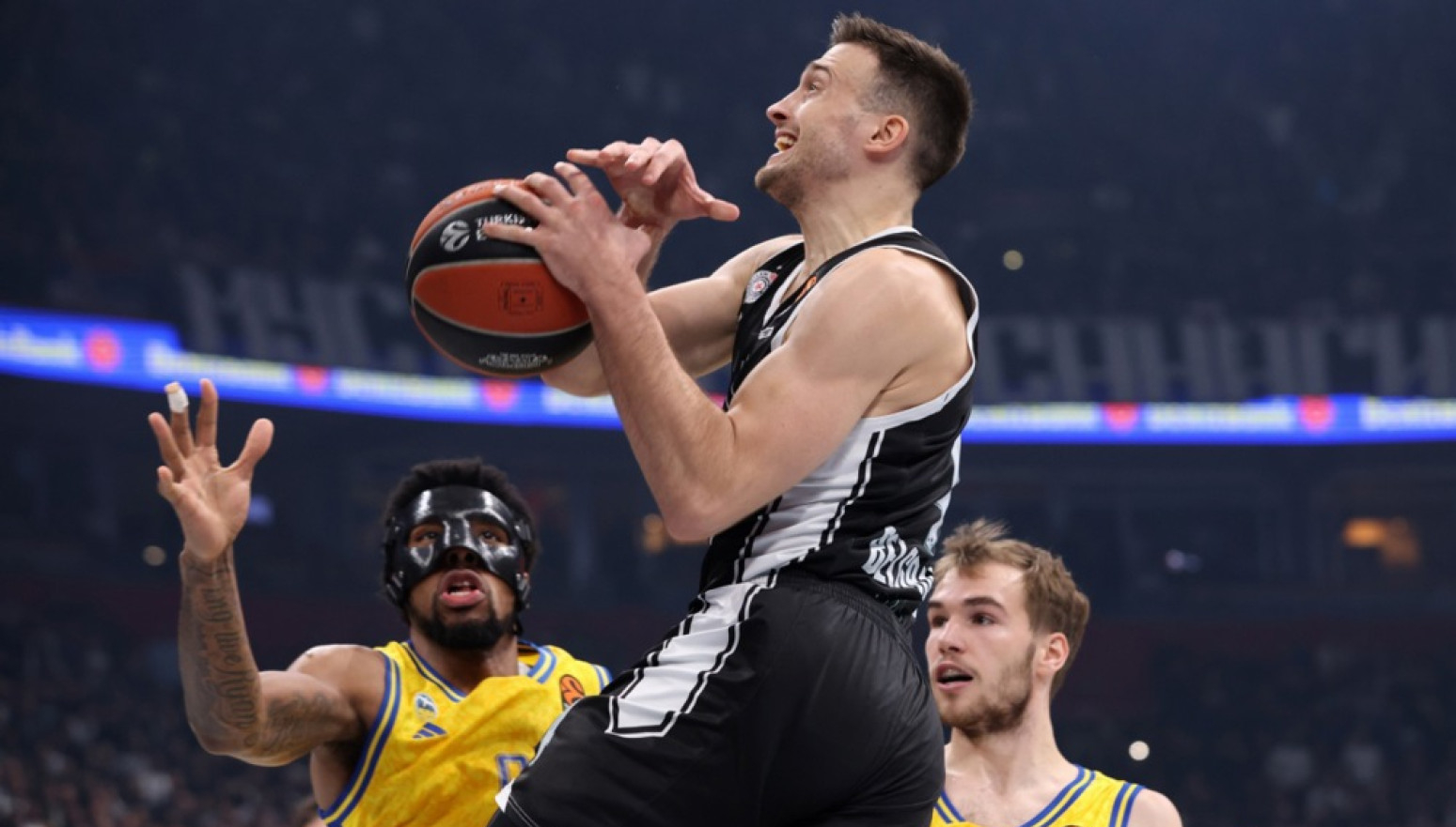 Partizan dobio šta je morao i sada prati dešavanja u Istanbulu i Madridu