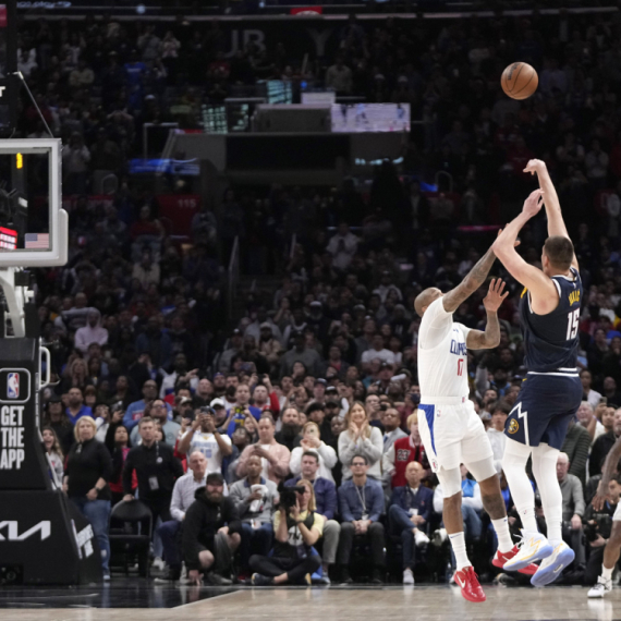 Jokić ne može sve sâm – dominirao protiv Klipersa, pa promašio trojku za pobedu VIDEO