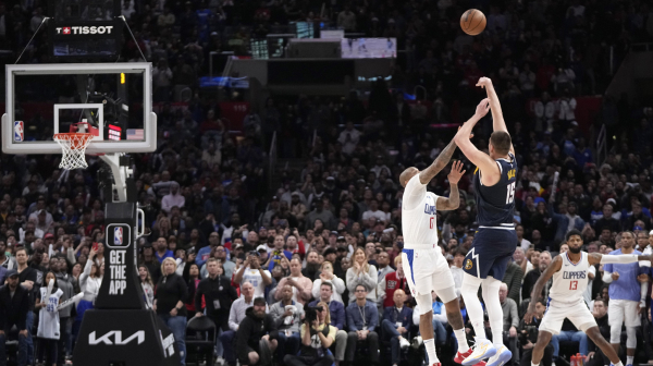 Jokić ne može sve sâm – dominirao protiv Klipersa, pa promašio trojku za pobedu VIDEO