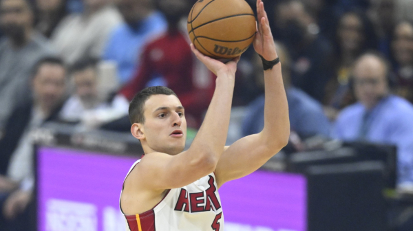 Jović dvocifren – Embid i Filadelfija srušili Majami VIDEO