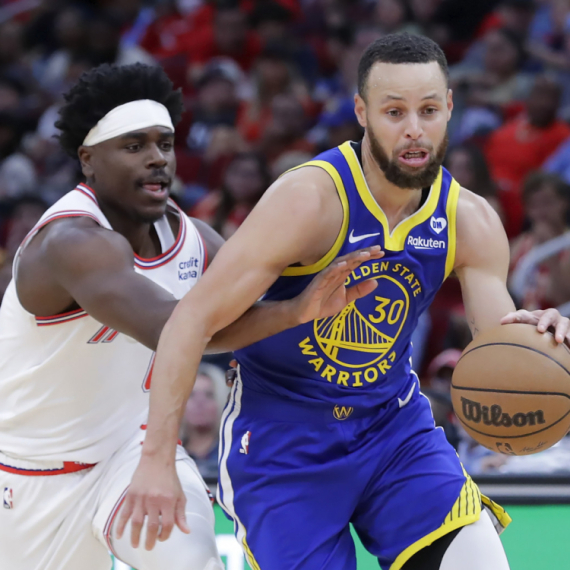 Kari i Tompson podelili ulogu – Hjuston gubi bitku za plej-in VIDEO