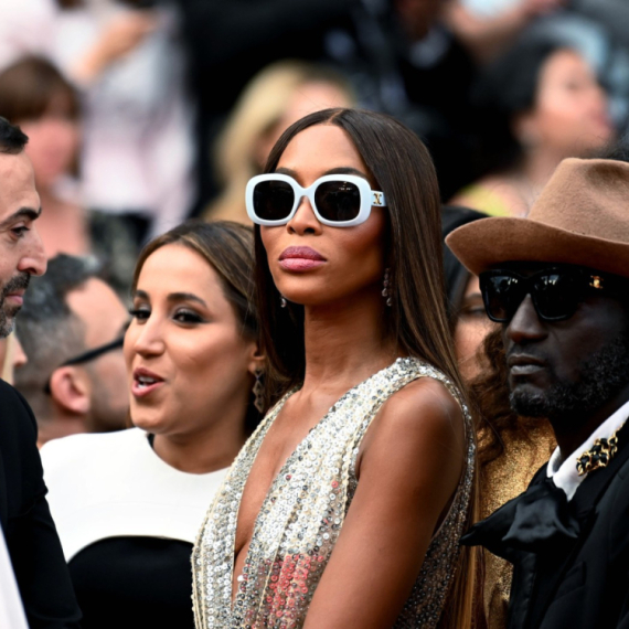 Ništa od 16 godina mlađeg milijardera – ipak se nije skrasila