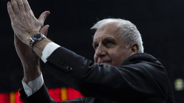 Večernja klavir seansa "grobara" i Obradovića – "Čekam tebe da ostvarim..."