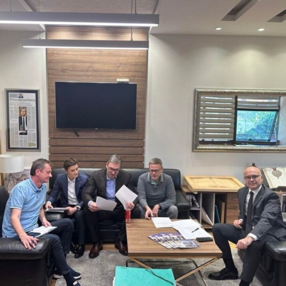 Vučić: "Mi u SNS smo prijatelji, neretko i više od toga, saborci. Do pobede 2. juna"