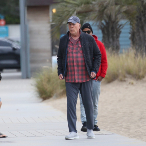 Fotografija bolesnog Brusa Vilisa sa unukom slama srce FOTO