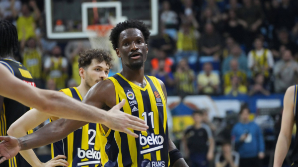 Fener pred Zvezdu bio na pragu šokantnog poraza VIDEO