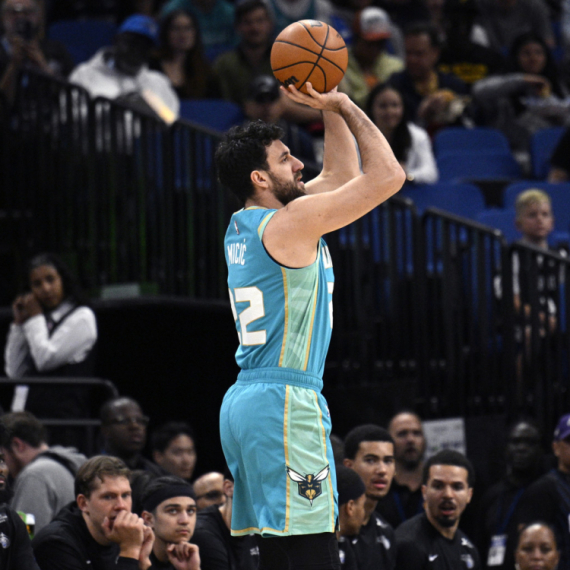 Micić blizu dabl-dabla, Pokuševski dvocifren – Šarlot srušio Orlando VIDEO