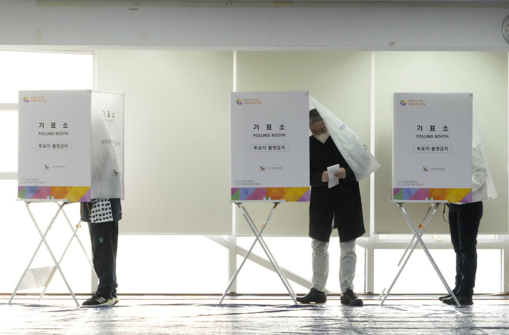 U Južnoj Koreji drugi dan ranog glasanja na parlamentarnim izborima