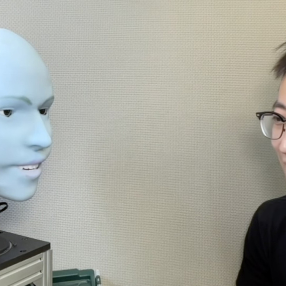 Robot Emo unapred zna kada da se nasmeši VIDEO