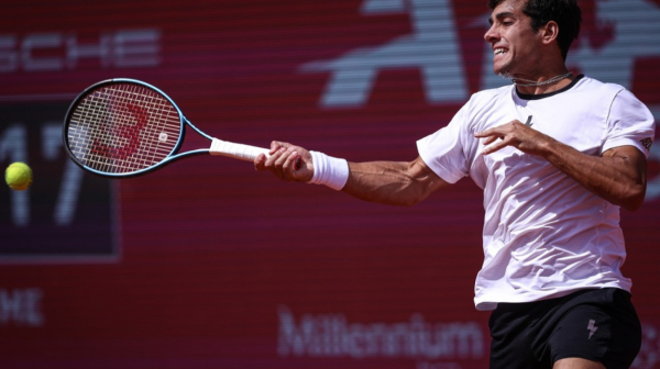 Nezabeleženo u tenisu – Garin izbacio lopticu u aut, pa dobio poen i meč VIDEO