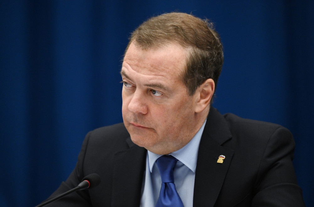 Medvedev pozvao Kamerona na "veći oprez"
