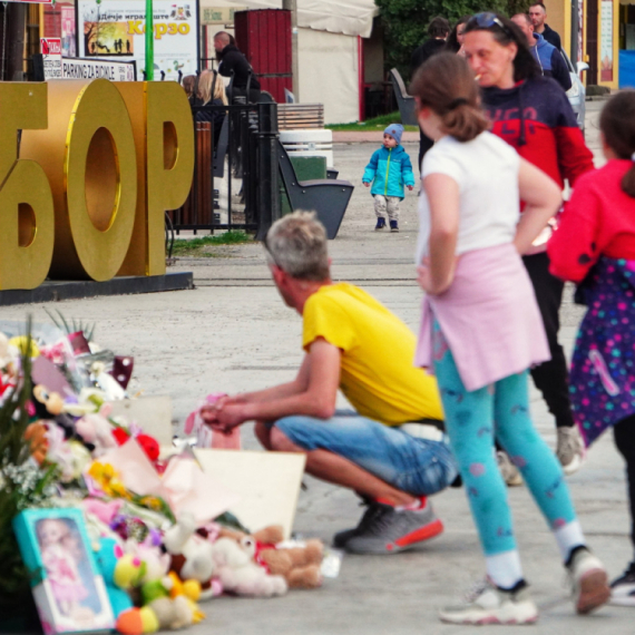 Igračke i slatkiši za Danku: Građani Bora vidno potreseni FOTO