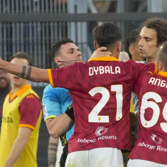 Tenzije na rimskom derbiju – Dibala "udario" Genduzija gde najviše boli