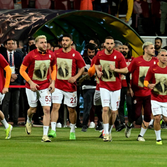 Cirkus u Turskoj – Fener izveo U19 tim pa napustio teren – Galati trofej posle 50 sekundi VIDEO