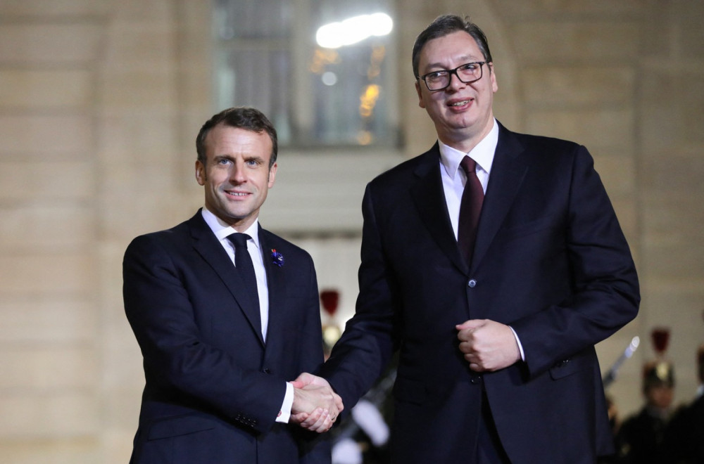 Vučić kommt in Paris an: Treffen mit Macron morgen