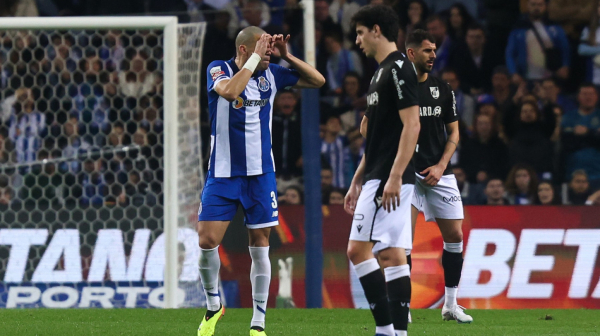 Pepe dobio najbizarniji crveni u karijeri VIDEO