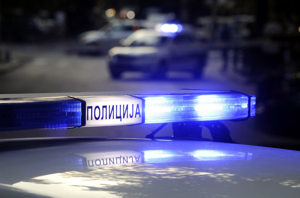 Drama na ulicama Novog Pazara: Mladić bežao od policije pa udarao u parkirane automobile