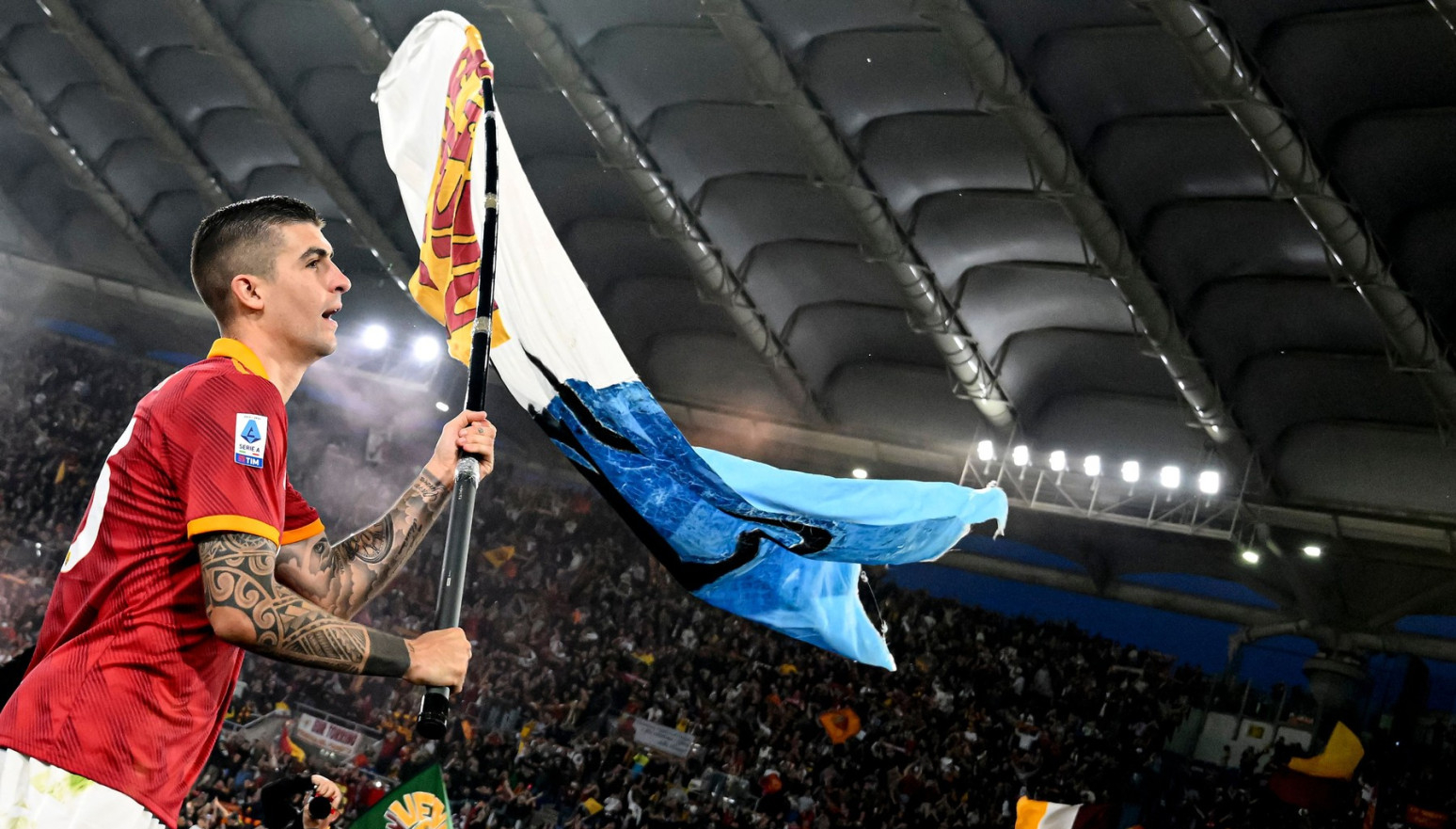 Defanzivac Rome pod istragom zbog proslave posle derbija VIDEO