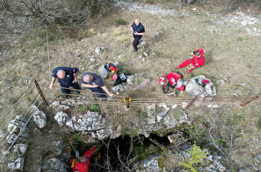 Searching a 70-meter-deep pit: Police at key locations