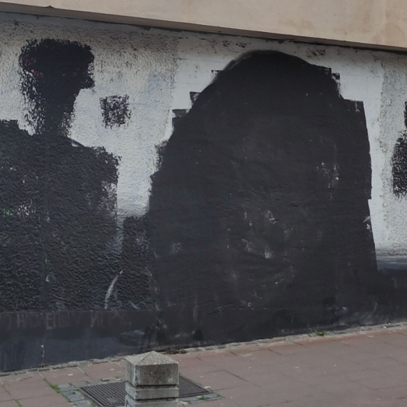 Ponovo uništeni murali navijača Partizana – simboli Dorćola FOTO