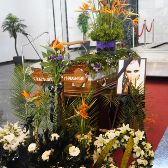 Sahranjena Slađana Milošević: Brojne poznate ličnosti se oprostile od jugoslovenske dive