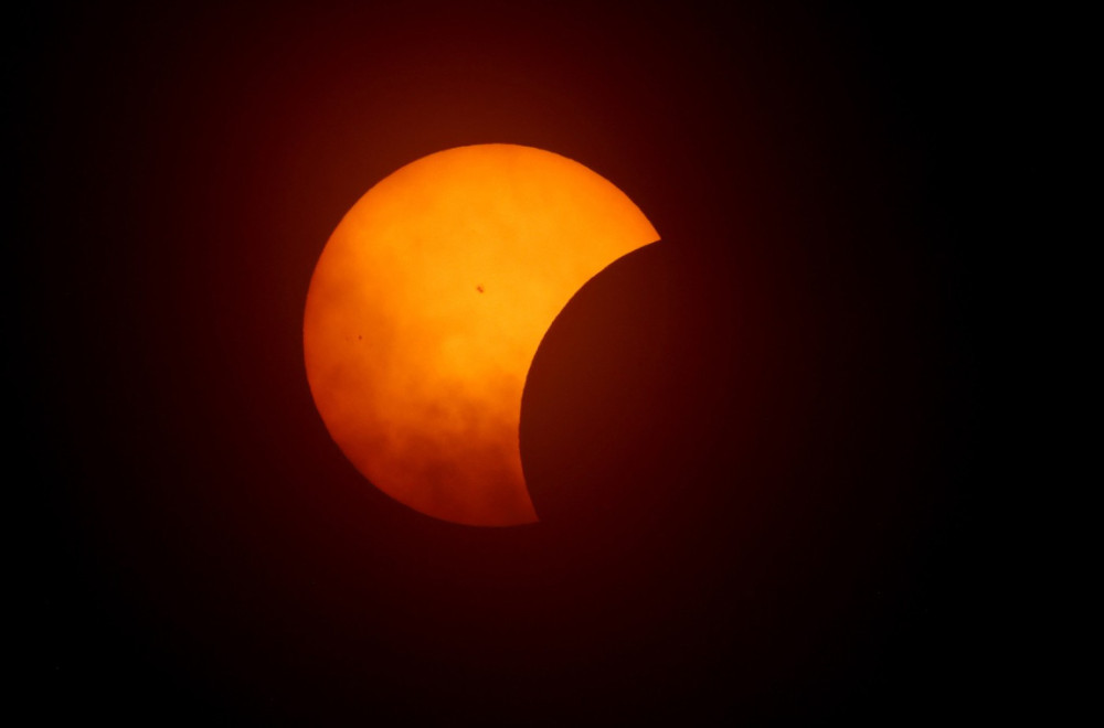 Evo kako je izgledalo totalno pomračenje Sunca: Ljudi su uzbuđeno vrištali FOTO/VIDEO