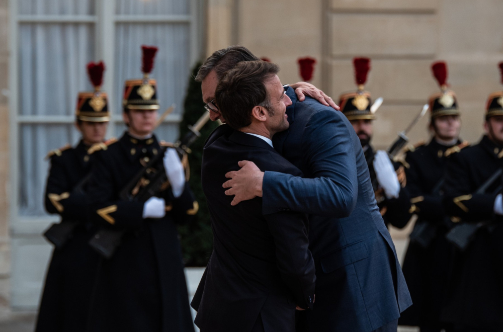 Makron objavio fotografiju sa Vučićem, pa poslao jasnu poruku na ćirilici FOTO