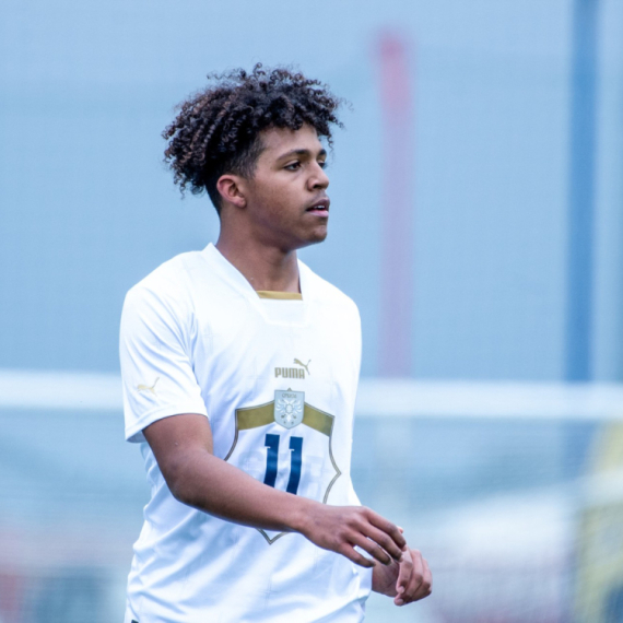 Zečević-Džon prekomandovan: Trenirao sa prvim timom Arsenala dan pred Bajern FOTO