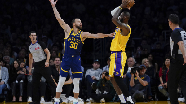 Lebron bez pomoći protiv Karija i Tompsona VIDEO