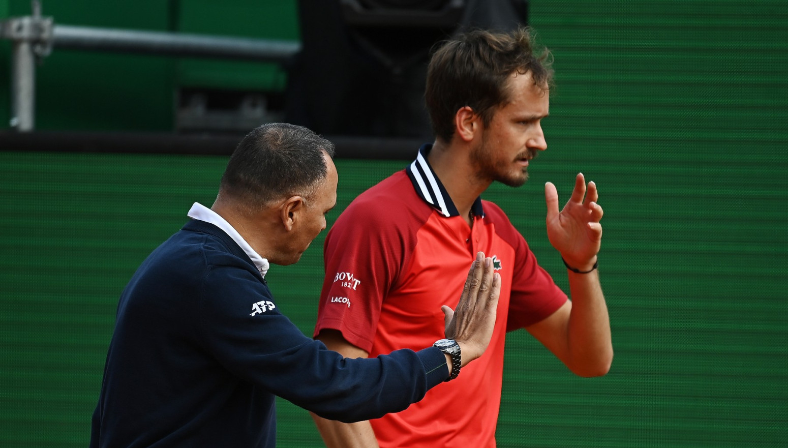 Medvedev poludeo na sudiju, pa ispao gospodin VIDEO