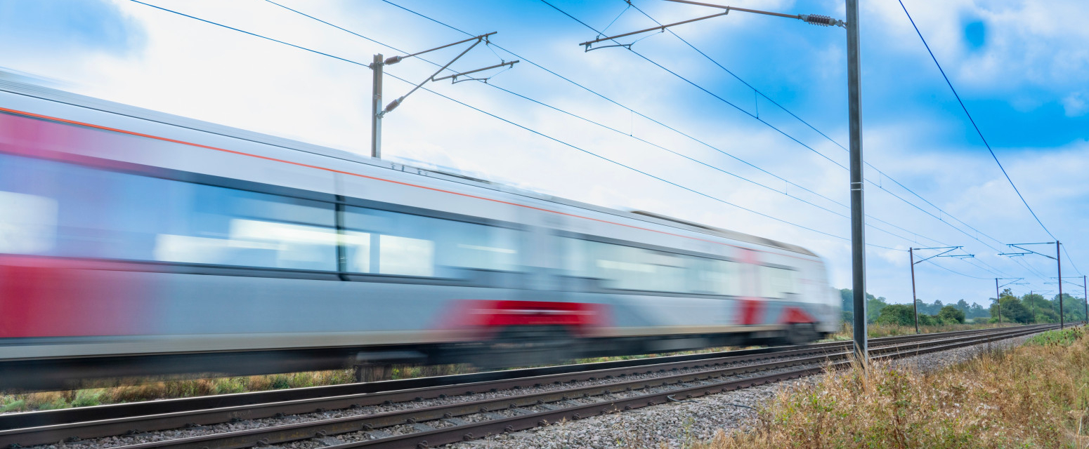 Kao iz akcionih filmova: Putnik na sumanut način zaustavio brzi voz