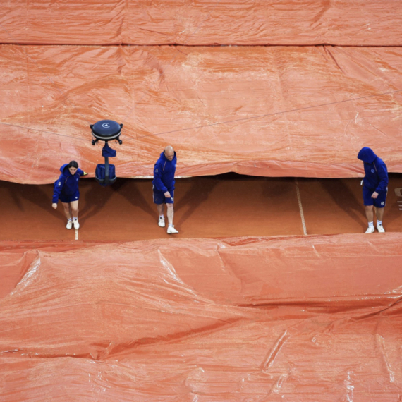 Kiša prekinula Kecmanovića i Dimitrova