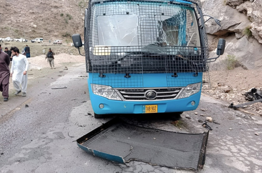 Survao se autobus pun ljudi: Najmanje 13 poginulo
