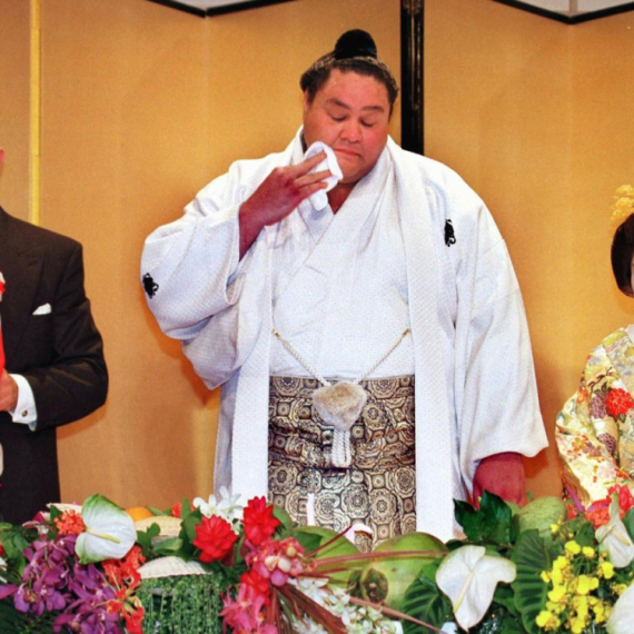 Preminuo Akebono Taro