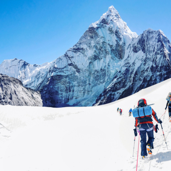 Na Mont Everestu postavljena dva svetska rekorda FOTO